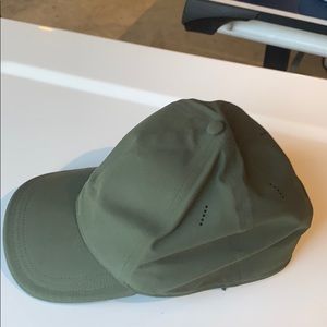 Lululemon hat l/xl